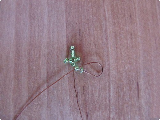 фото плетения листка папоротника из бисера