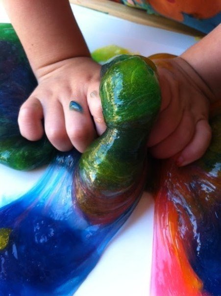 Разноцветная тянучка своими руками или оригинальный пластилин своими руками