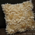 Цветы из ткани для подушки