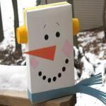 Снеговик из коробки - новогодние поделки для детей