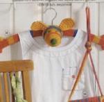 Веселые вешалки для детской комнаты - вяжем на спицах