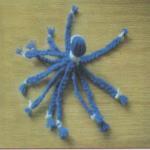 Простая поделка из ниток для детей - осьминог
